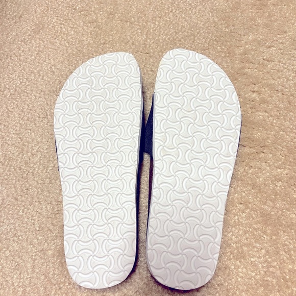 Army green slides. Perfect for summer 😊 - Picture 3 of 5